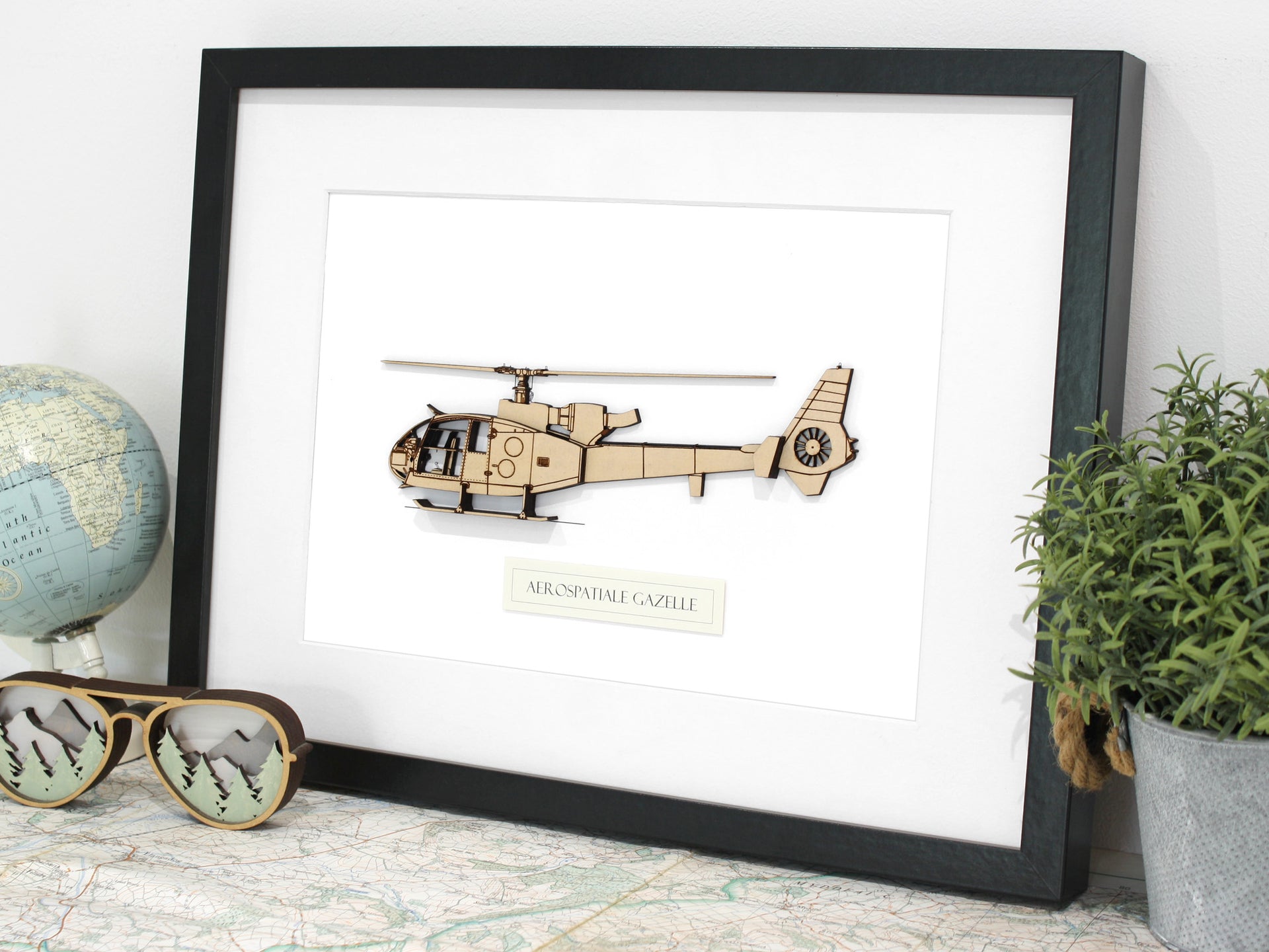 Hélicoptère Gazelle de l'Aérospatiale | Objets et objets en bois découpés  au laser – Simply Cut Art, image size:1920x1440